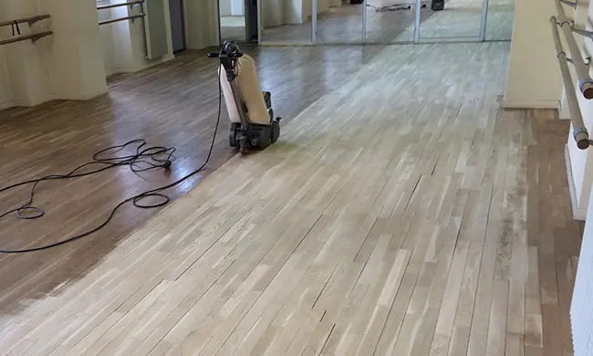Ponçage de parquet